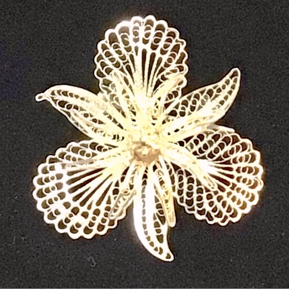Antique filigree .950 Very Fine Sterling silver flower 3-D brooch